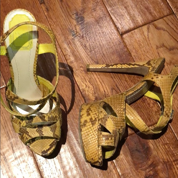 Christian Dior size 9 1/2 yellow high heel shoes - Picture 2 of 2